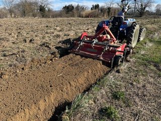 Passage du tracteur pour faire nos planches en buttes